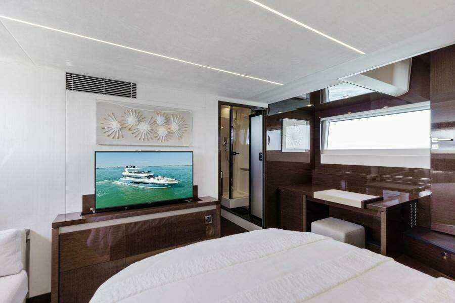 2019 Prestige 63 Flybridge 'Peace'