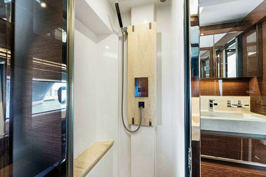 2019 Prestige 630 Flybridge- Head