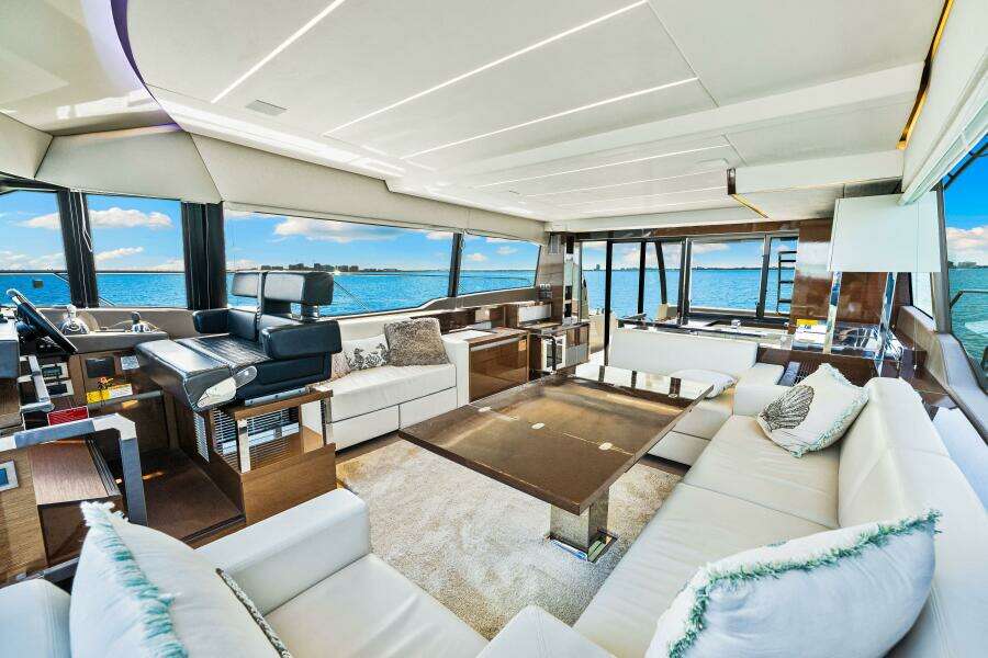 2019 Prestige 630 Flybridge - Salon