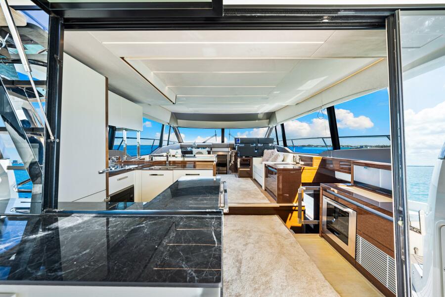63' 2019 Prestige 630 Flybridge