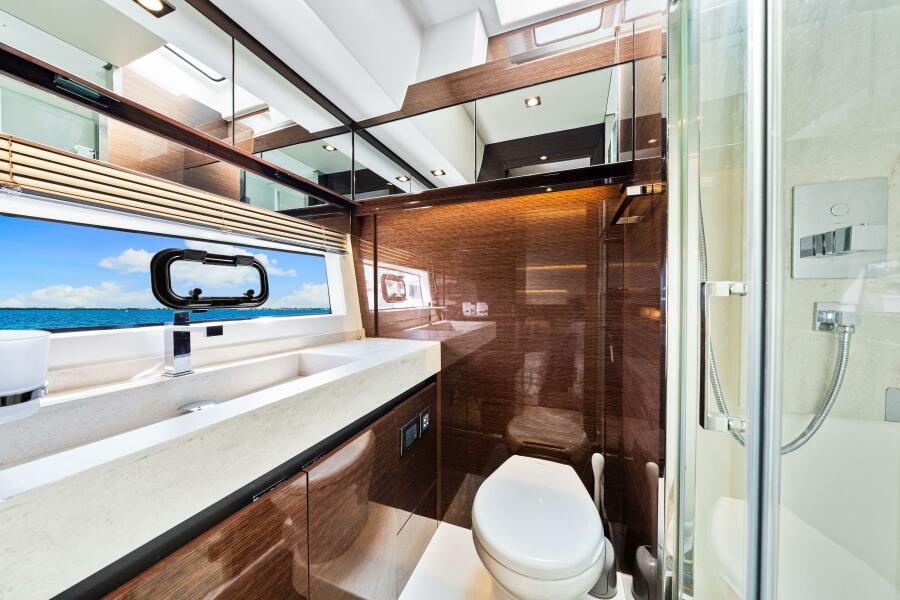 63' 2019 Prestige 630 Flybridge