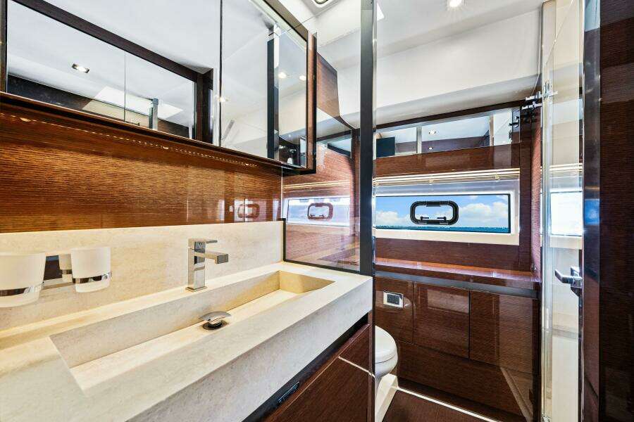 2019 Prestige 630 Flybridge - Head