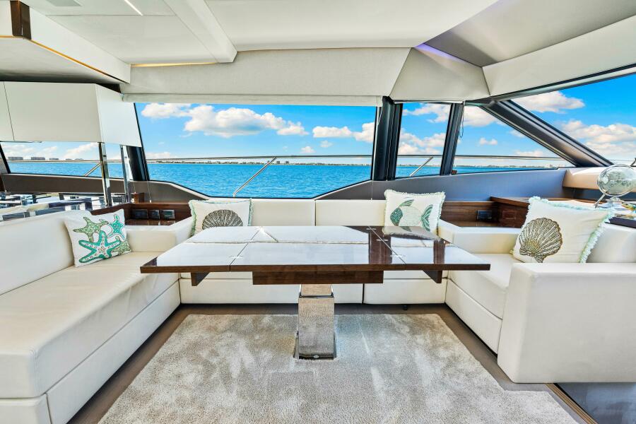 63' 2019 Prestige 630 Flybridge