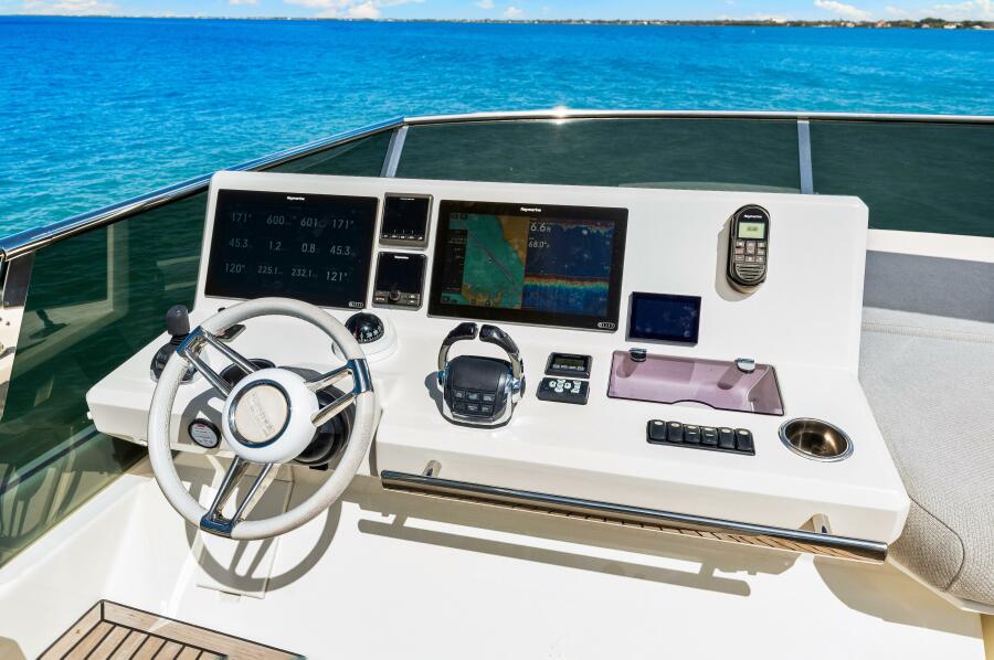 63' 2019 Prestige 630 Flybridge