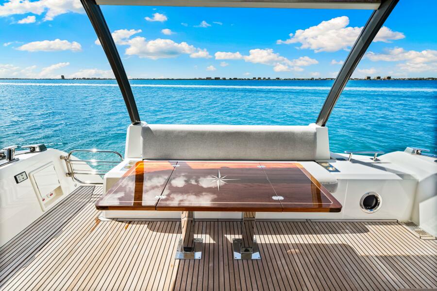 63' 2019 Prestige 630 Flybridge