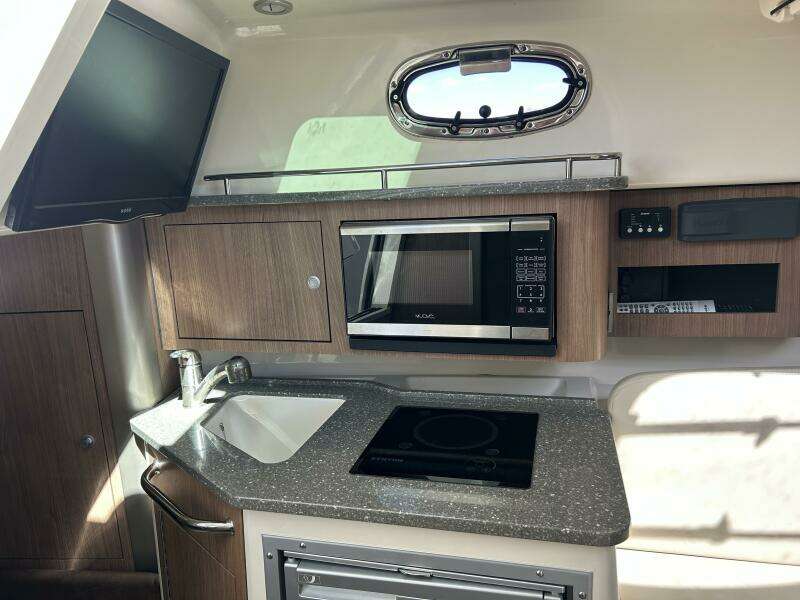 28ft Boston Whaler Yacht For Sale