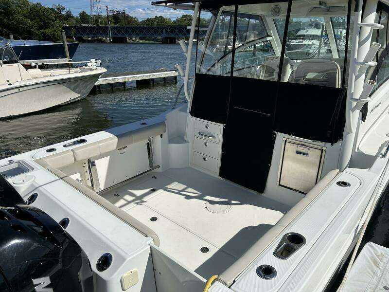 28ft Boston Whaler Yacht For Sale