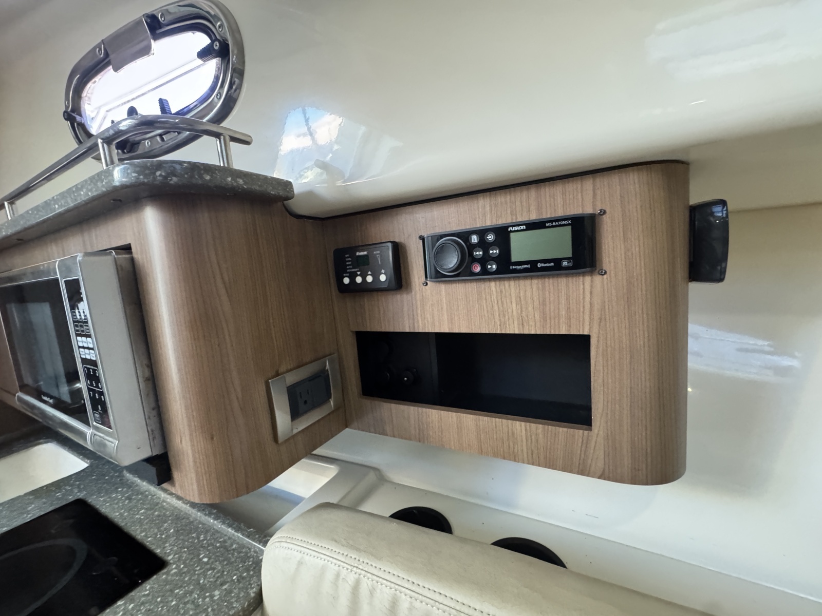 28ft Boston Whaler Yacht For Sale