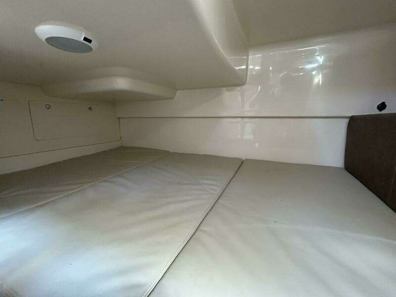 28ft Boston Whaler Yacht For Sale