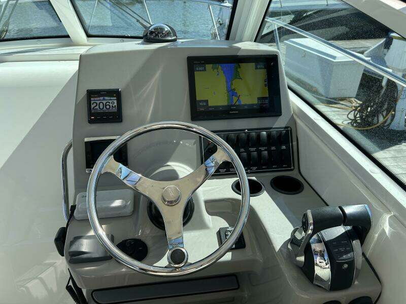 28ft Boston Whaler Yacht For Sale