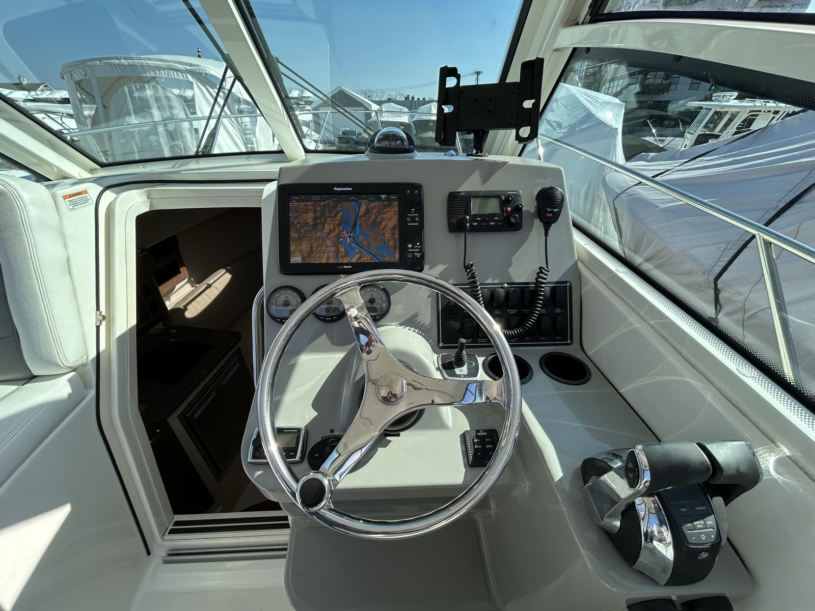 28ft Boston Whaler Yacht For Sale