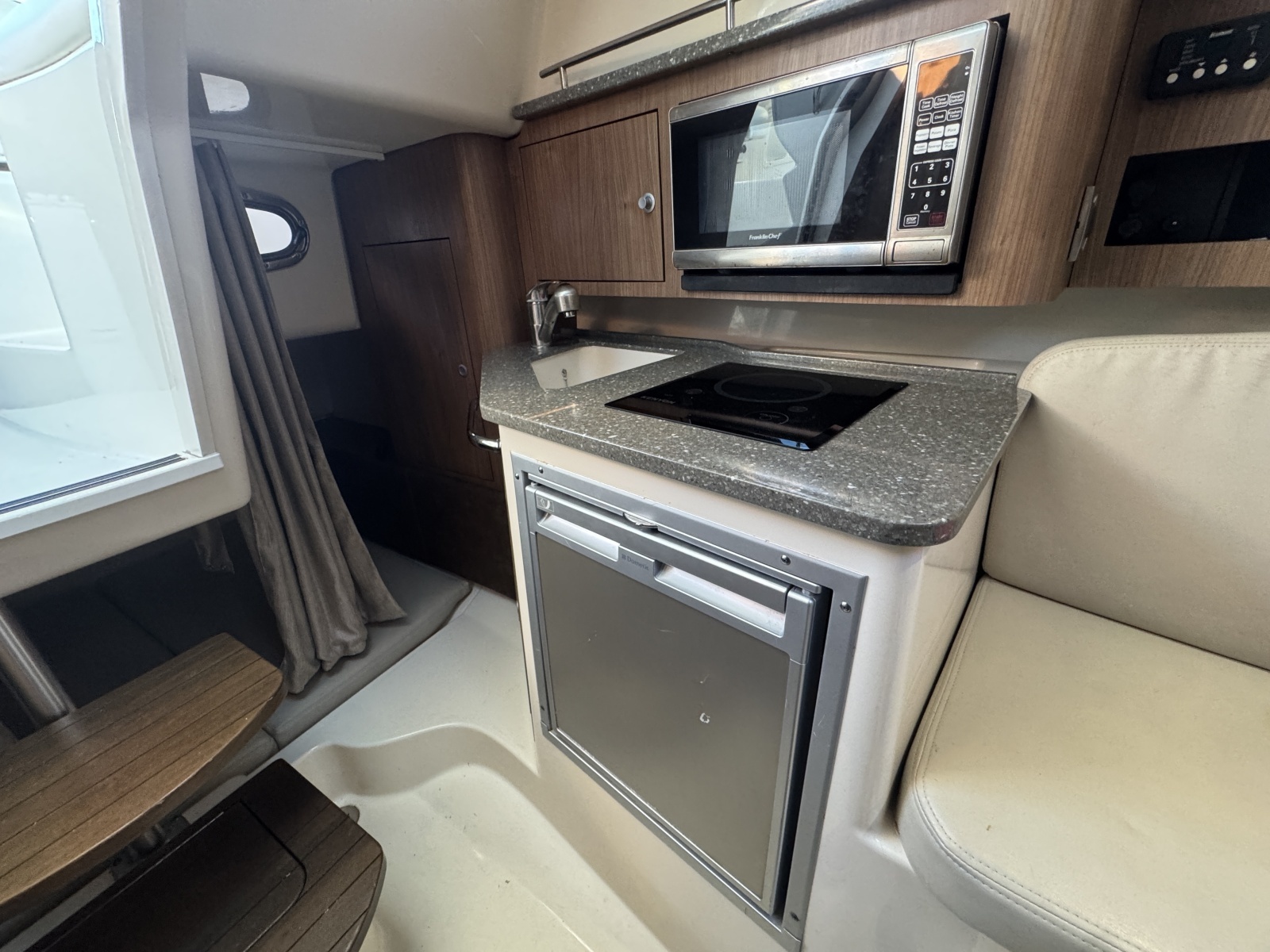 28ft Boston Whaler Yacht For Sale