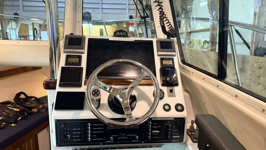 Kapalua 33ft Ocean Sport Yacht For Sale