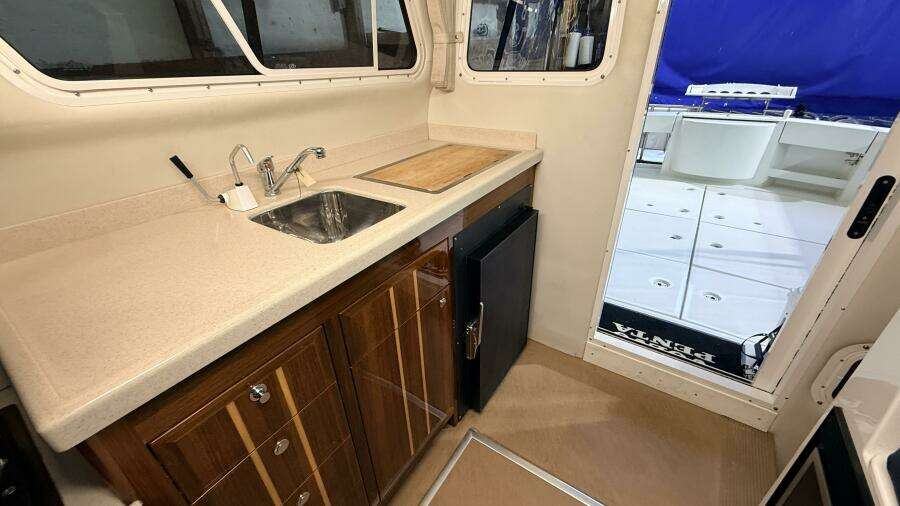 Kapalua 33ft Ocean Sport Yacht For Sale