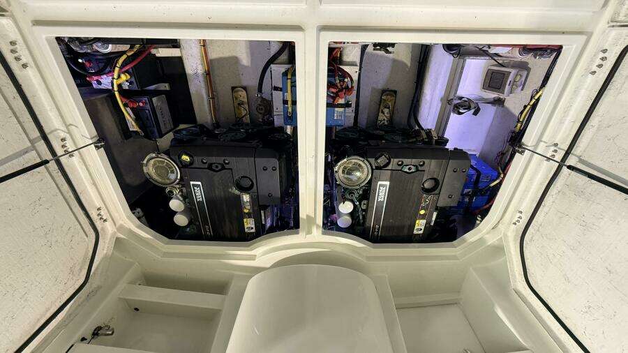 Kapalua 33ft Ocean Sport Yacht For Sale