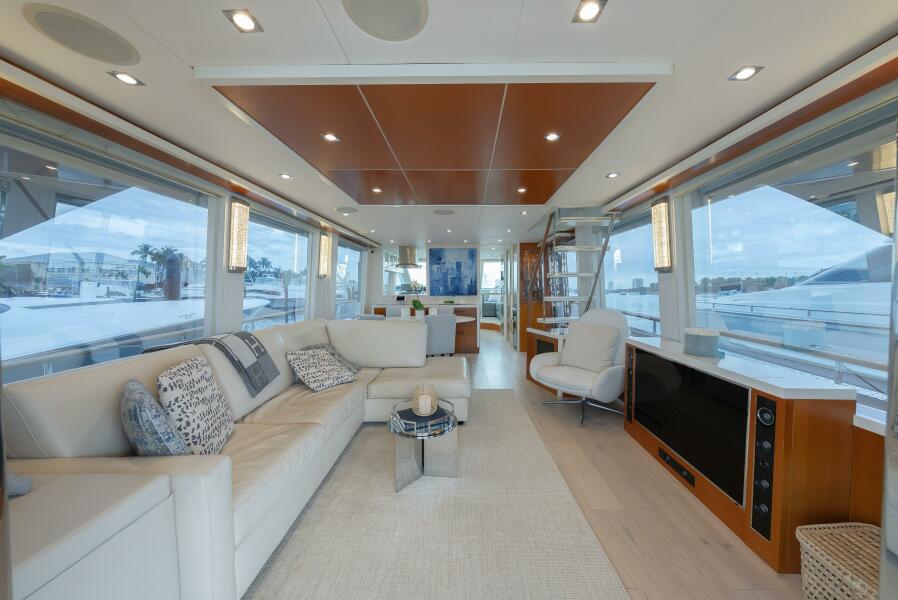 76' 2012 Lazzara Yachts 