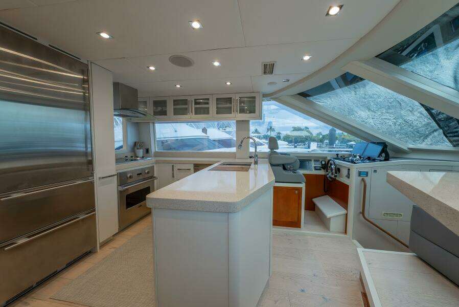 WHISTLE 76ft Lazzara Yachts Yacht For Sale