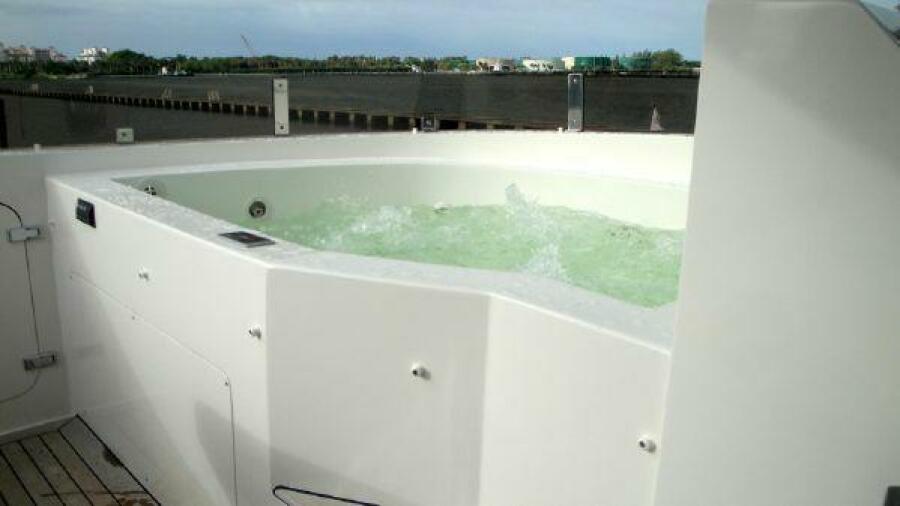 76' 2012 Lazzara Yachts 