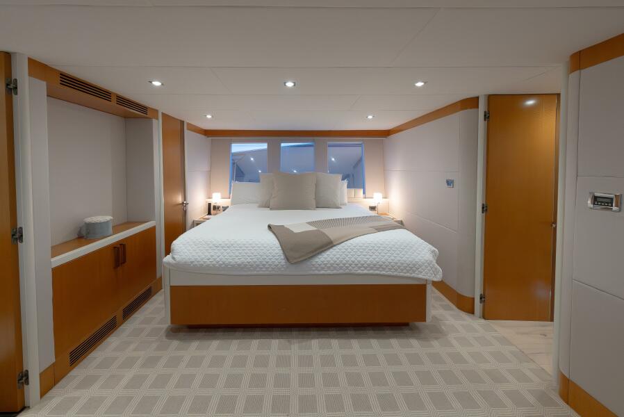 76' 2012 Lazzara Yachts 