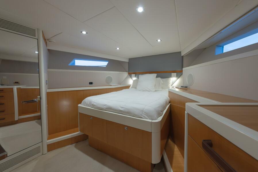76' 2012 Lazzara Yachts 