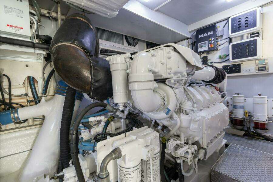 WHISTLE 76ft Lazzara Yachts Yacht For Sale