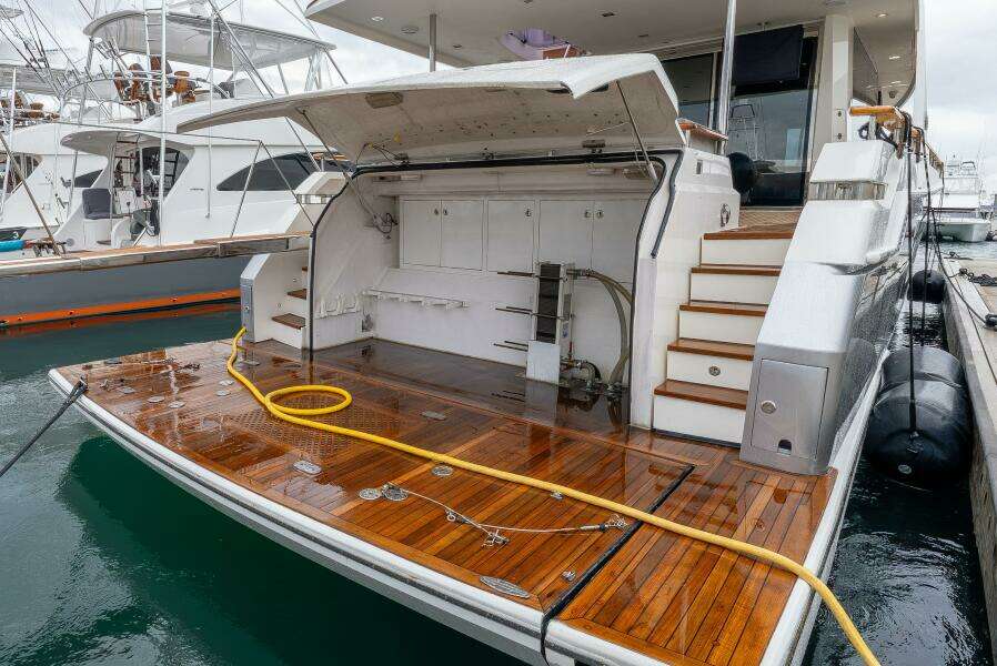 WHISTLE 76ft Lazzara Yachts Yacht For Sale