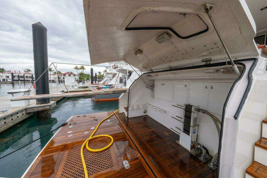 WHISTLE 76ft Lazzara Yachts Yacht For Sale
