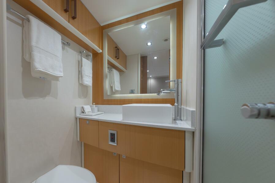 76' 2012 Lazzara Yachts 