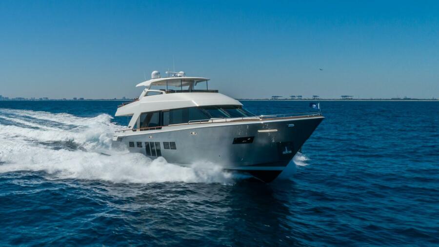76' 2012 Lazzara Yachts 