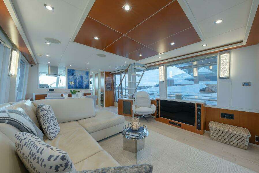 WHISTLE 76ft Lazzara Yachts Yacht For Sale