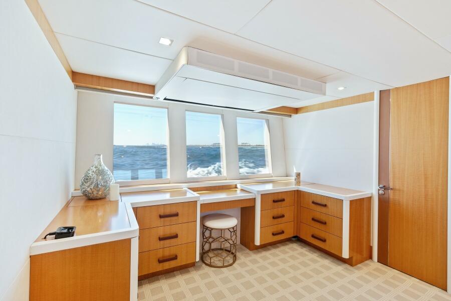 76' 2012 Lazzara Yachts 