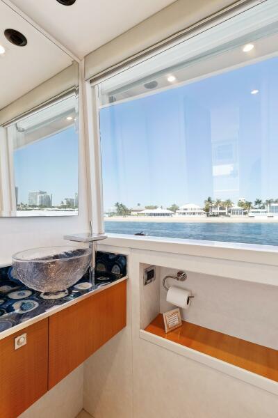 76' 2012 Lazzara Yachts 