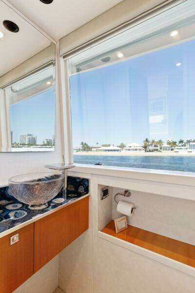 WHISTLE 76ft Lazzara Yachts Yacht For Sale