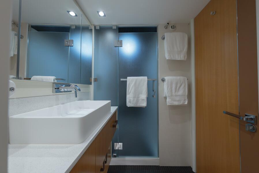 76' 2012 Lazzara Yachts 