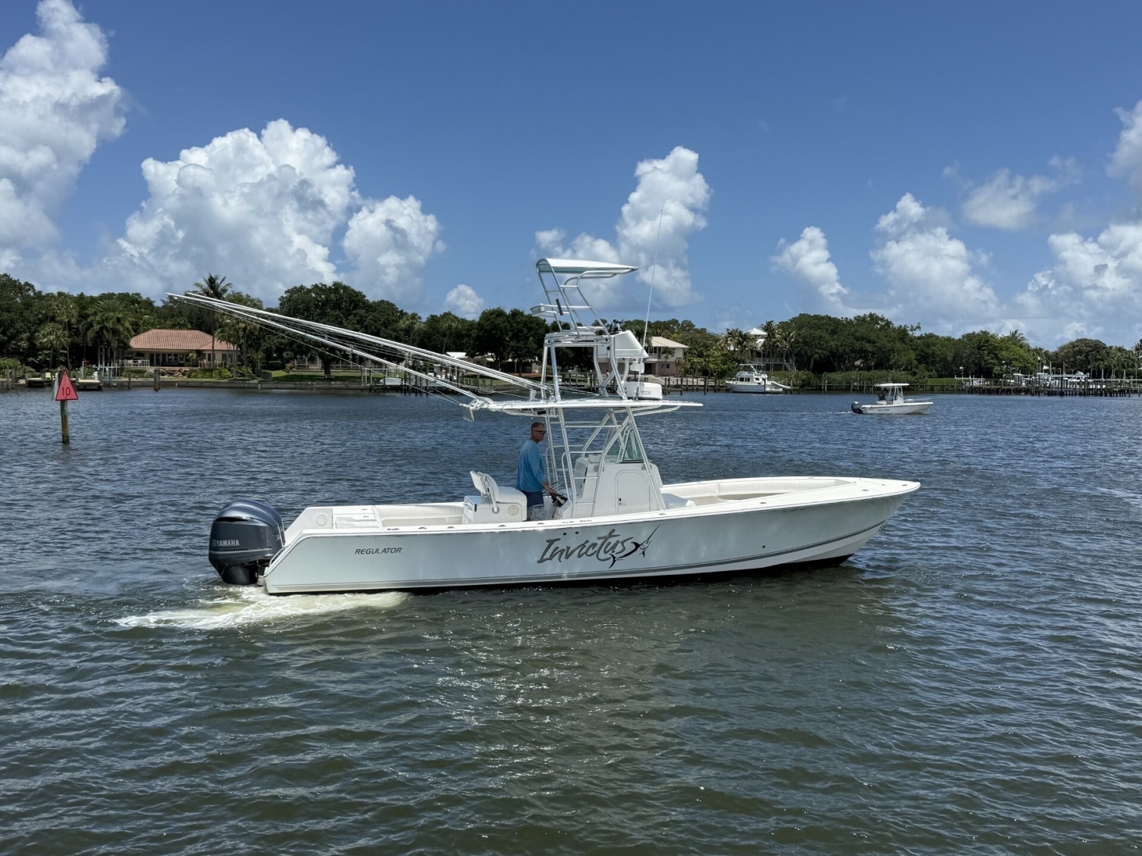 INVICTUS 32ft Regulator Yacht For Sale