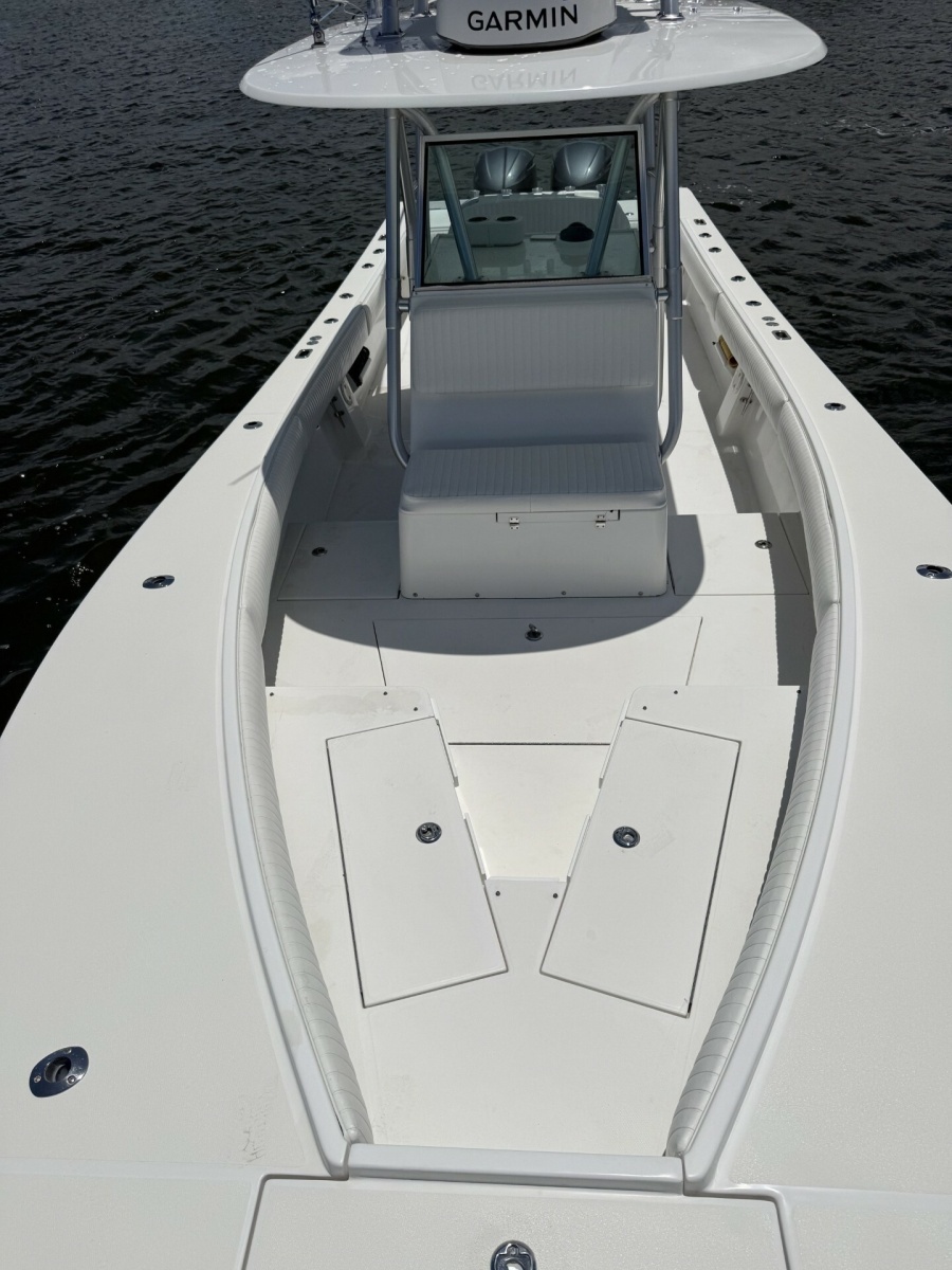 INVICTUS 32ft Regulator Yacht For Sale