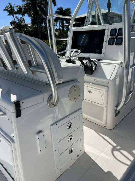 INVICTUS 32ft Regulator Yacht For Sale