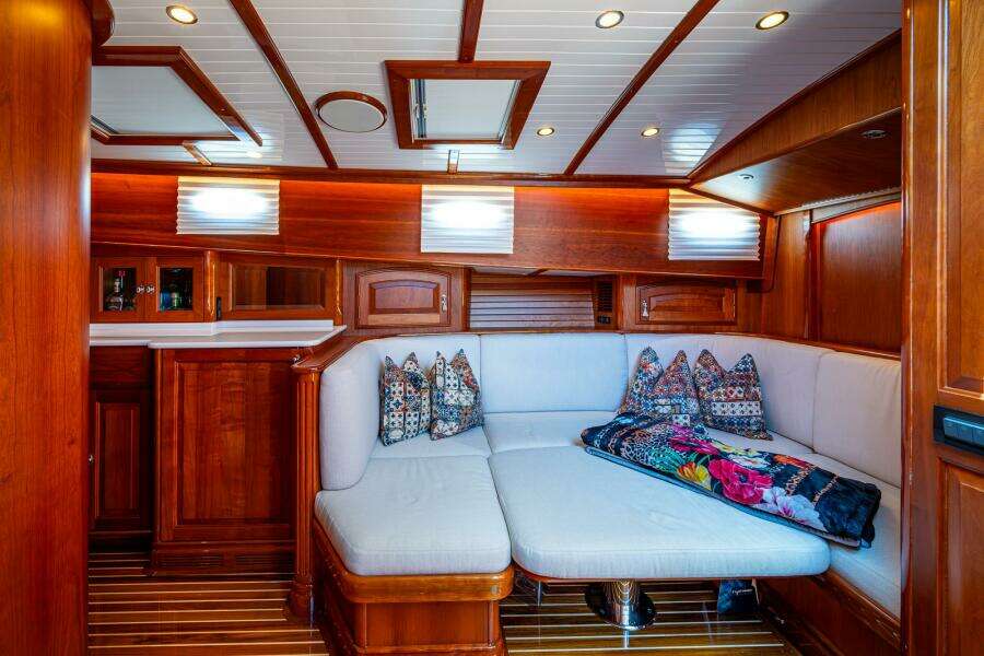 VERA NORTH 58ft Hinckley Yacht For Sale