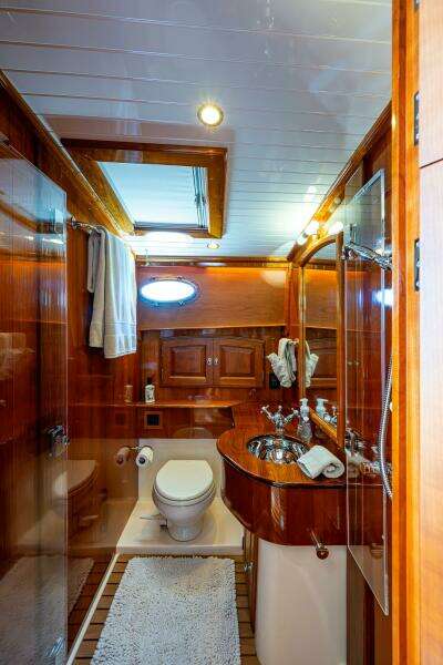 VERA NORTH 58ft Hinckley Yacht For Sale