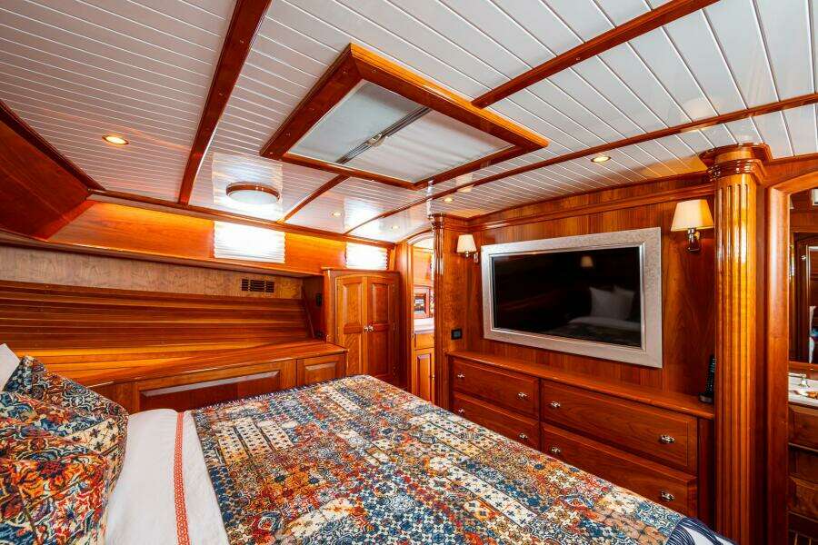 VERA NORTH 58ft Hinckley Yacht For Sale