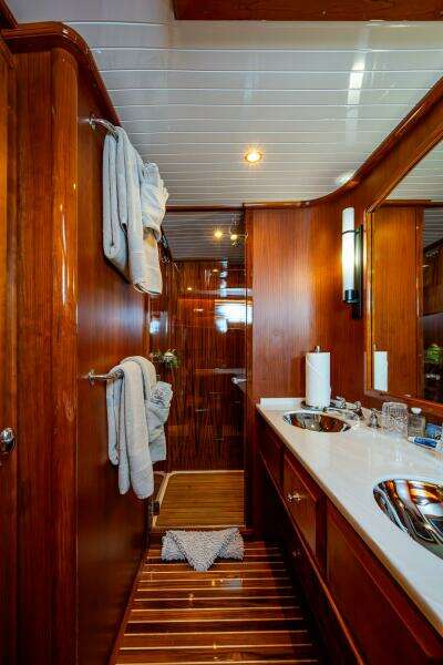 VERA NORTH 58ft Hinckley Yacht For Sale