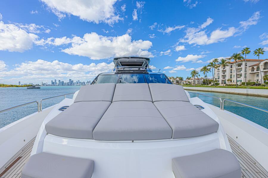 88' 2025 Sunseeker 