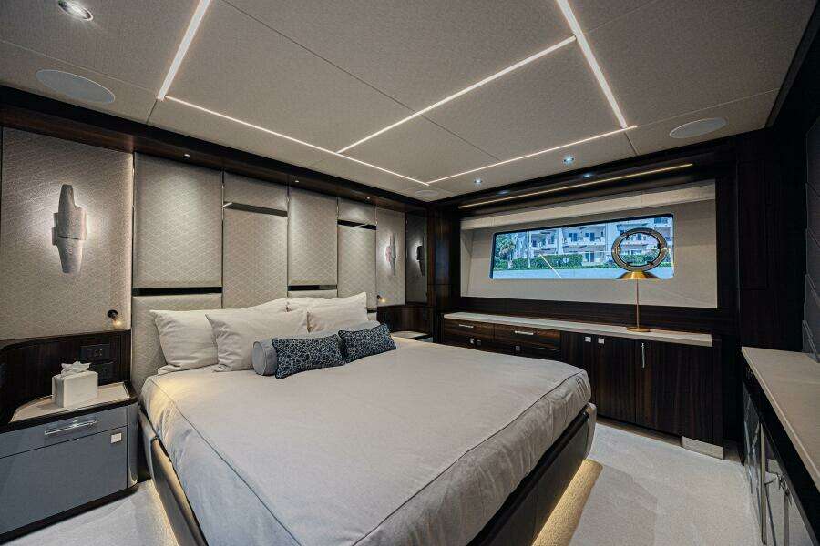 HIDEOUT 88ft Sunseeker Yacht For Sale