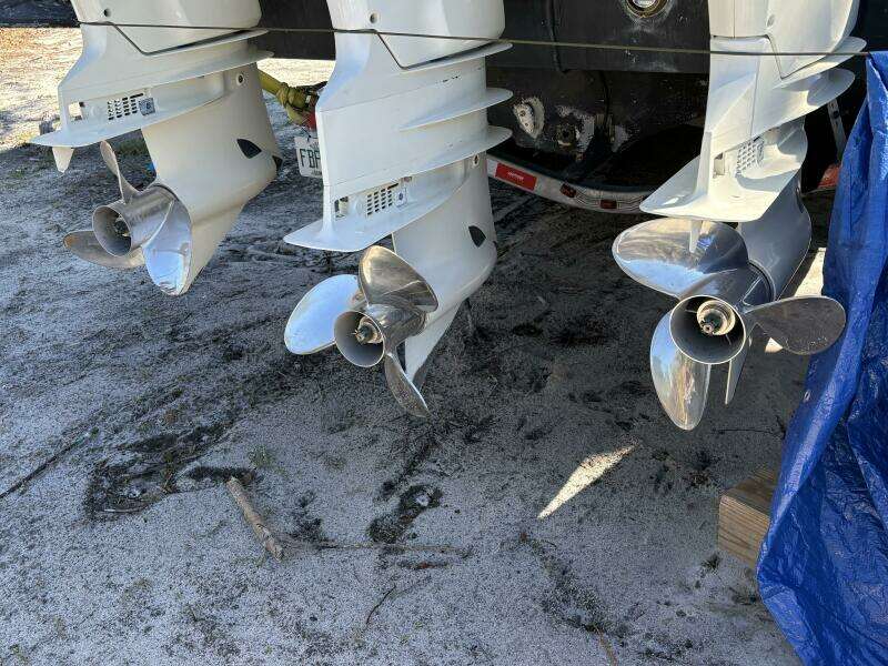 Reel Anomaly 35ft Wellcraft Yacht For Sale