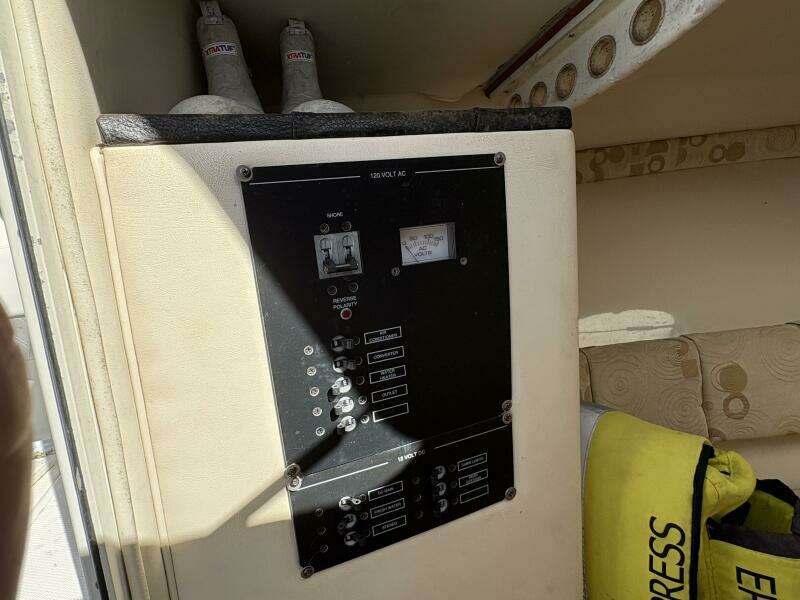 Reel Anomaly 35ft Wellcraft Yacht For Sale