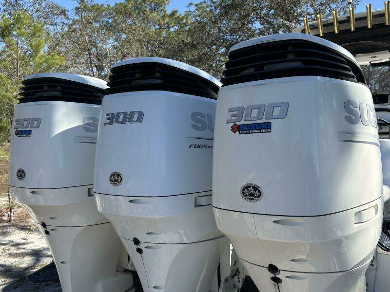 Reel Anomaly 35ft Wellcraft Yacht For Sale