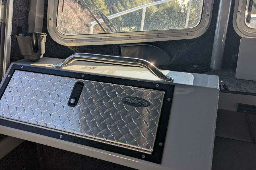 32ft Thunderjet Yacht For Sale