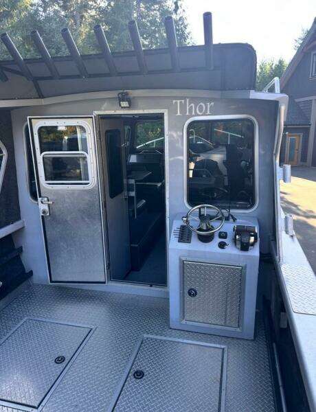 32ft Thunderjet Yacht For Sale