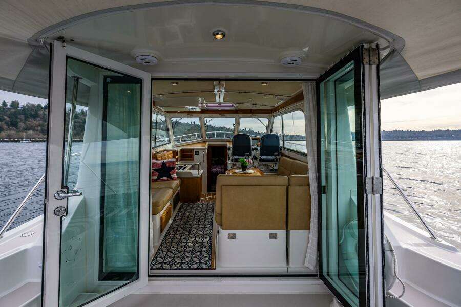 Big Blue 37ft Back Cove Yacht For Sale