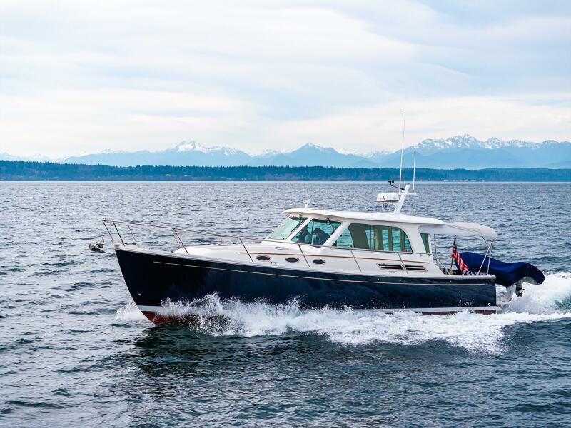 37' 2010 Back Cove 37